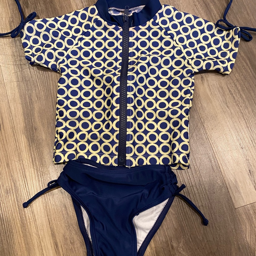 SwimZip Two Piece Rashguard Set
Baby Girl Size 6-12 Months
Like new condition